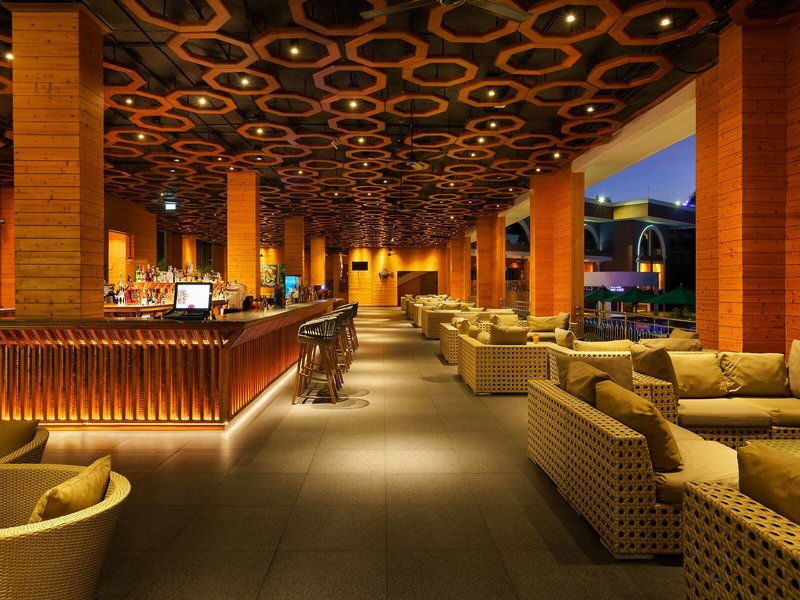 Araliya Beach Resort & Spa 34
