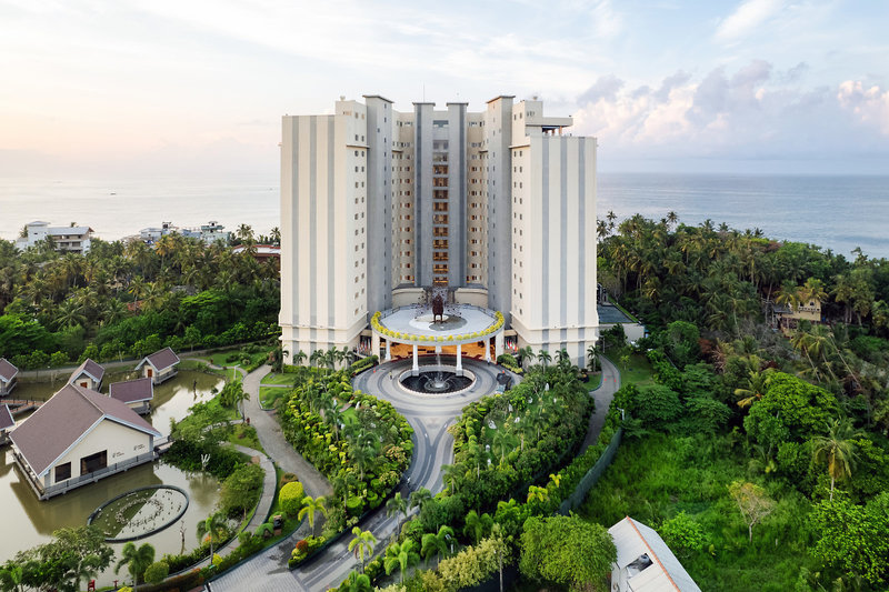 Araliya Beach Resort & Spa 9