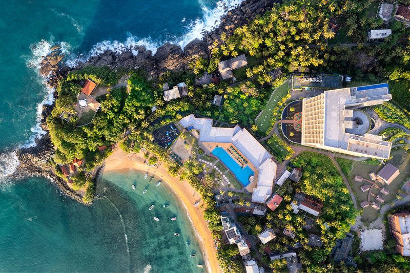 Araliya Beach Resort & Spa 11