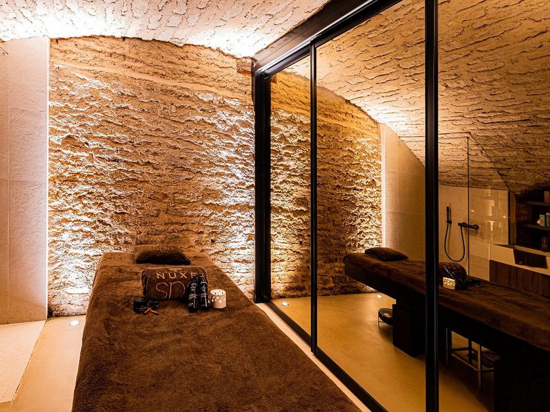 Hostellerie Le Cedre 27
