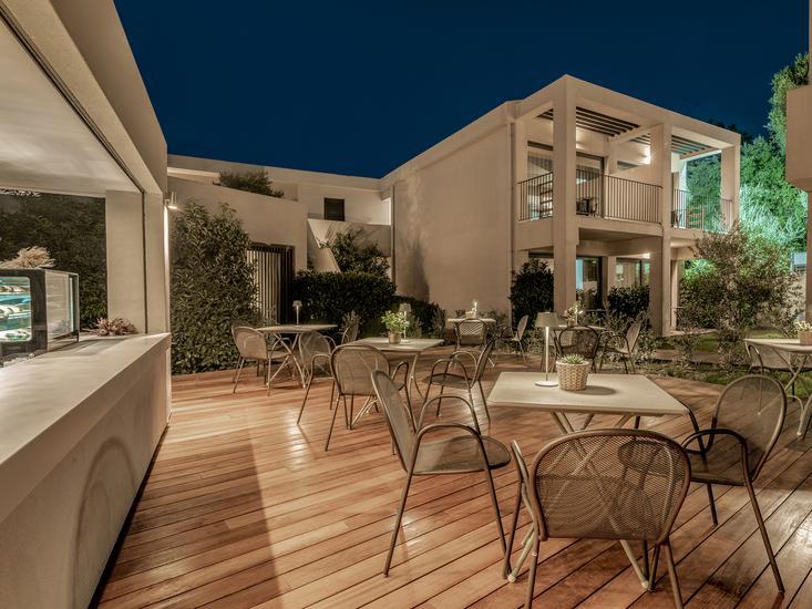 New Beach Hotel 11