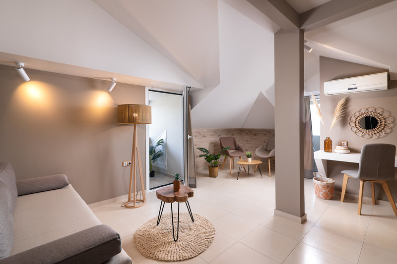 ELLE Rooms & Suites 10