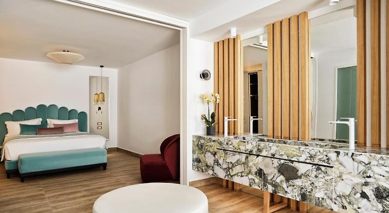 Cresanto Luxury Suites 5