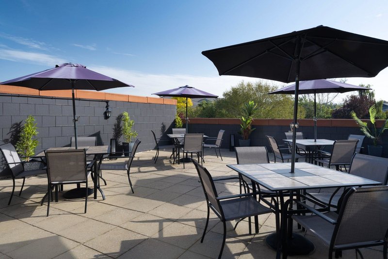 Delta Hotels Huntingdon 5 - Terrace