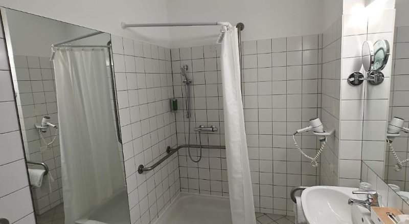 4* Gartenhotel - Gartenhotel Altmannsdorf 1 3