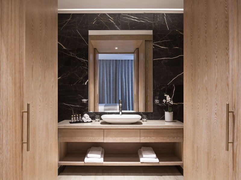 The Bentley Luxury Hotel And Suites 9