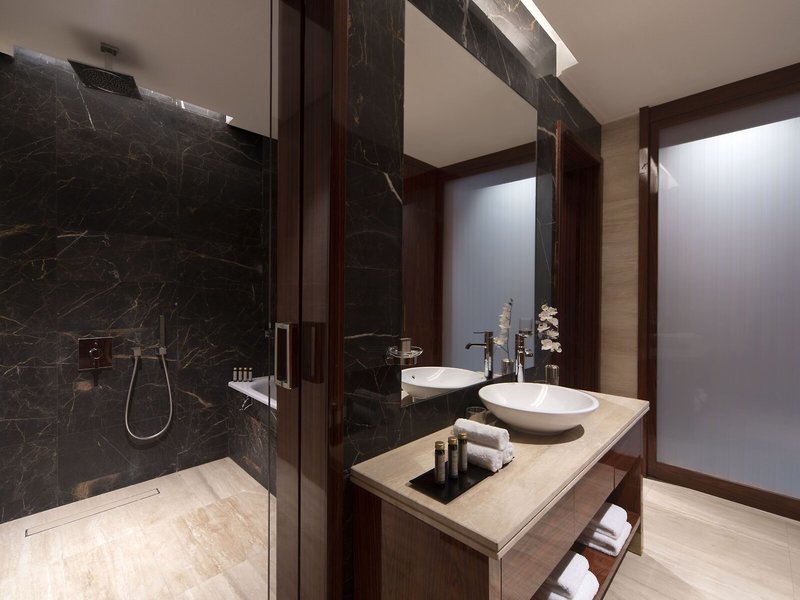 The Bentley Luxury Hotel And Suites 10