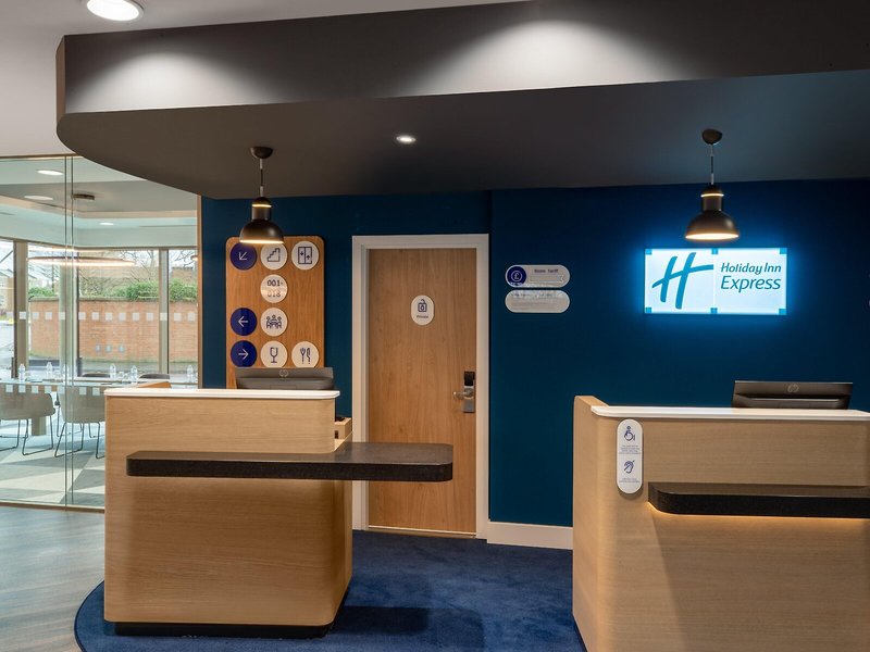 Holiday Inn Express Cambridge West - Cambourne 6