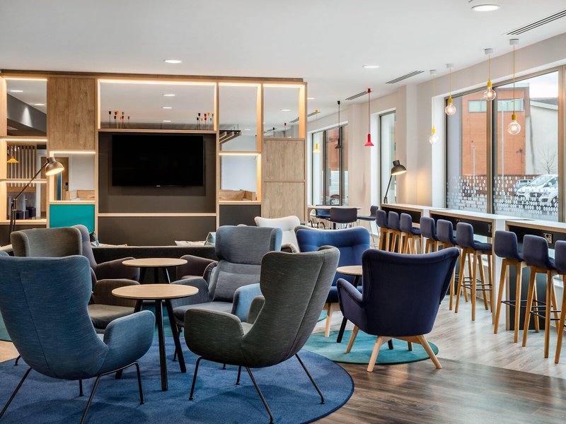 Holiday Inn Express Cambridge West - Cambourne 7
