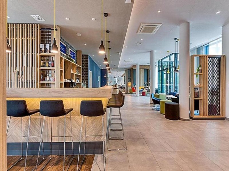 Holiday Inn Express Cambridge West - Cambourne 10