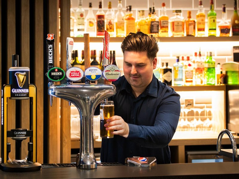 Holiday Inn Express Cambridge West - Cambourne 11