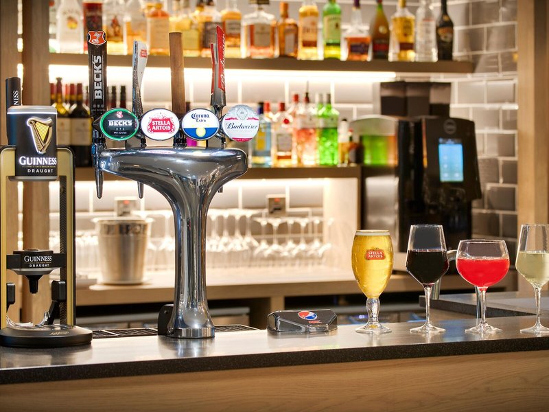 Holiday Inn Express Cambridge West - Cambourne 12