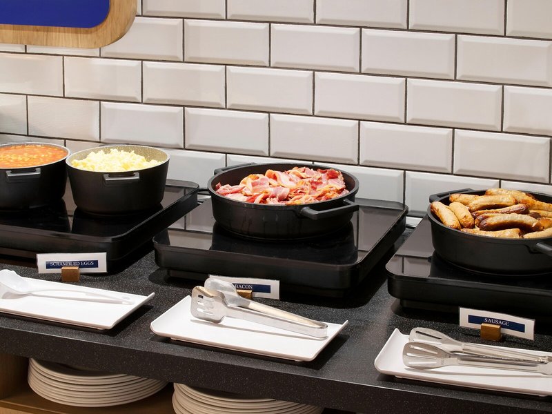 Holiday Inn Express Cambridge West - Cambourne 13