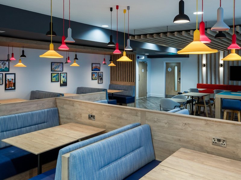 Holiday Inn Express Cambridge West - Cambourne 16