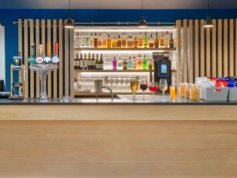 Holiday Inn Express Cambridge West - Cambourne 17