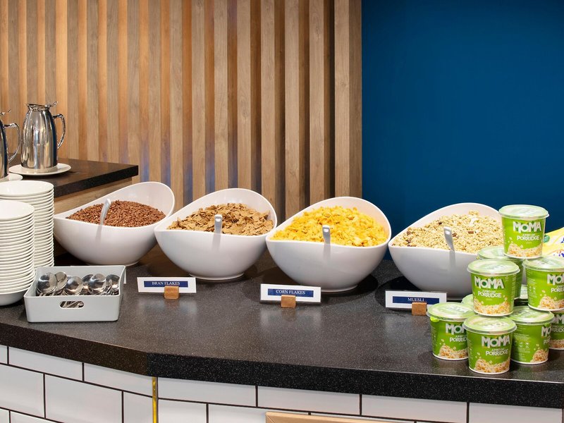 Holiday Inn Express Cambridge West - Cambourne 18
