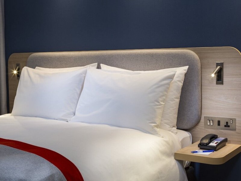 Holiday Inn Express Cambridge West - Cambourne 23
