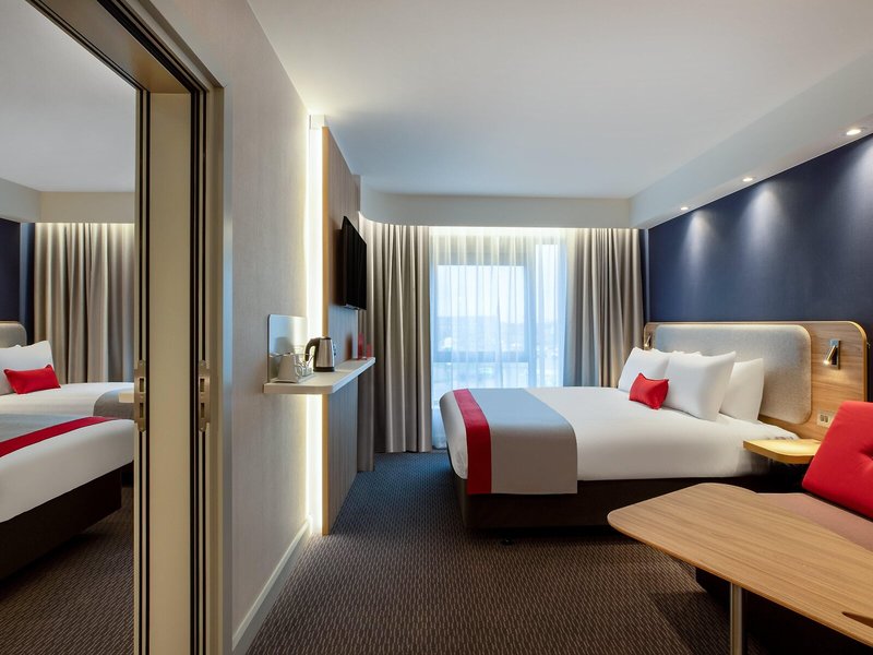 Holiday Inn Express Cambridge West - Cambourne 26