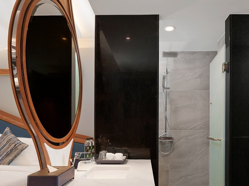 The Oceanic Sportel 24