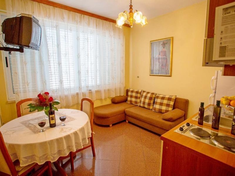 Apartments Damjanka 12