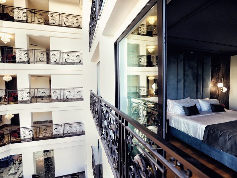 Premium Luxury Finese 26