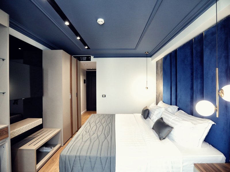 Premium Luxury Finese 37