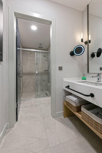 A Suite Side 14