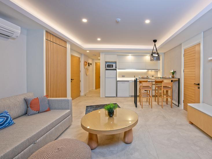A Side Suite 6