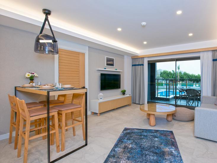 A Side Suite 7