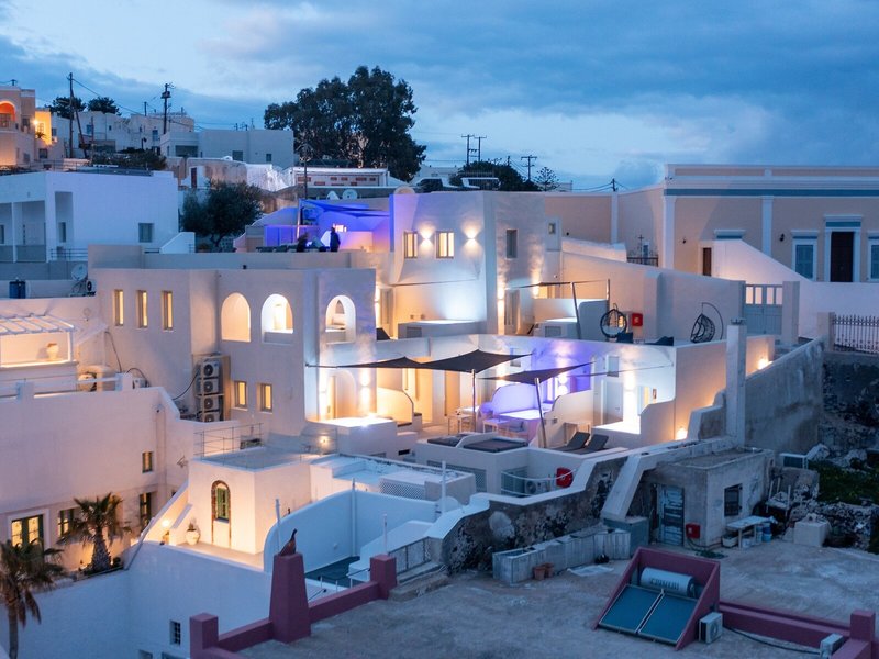Caldera Cliff Illusion Suites 2