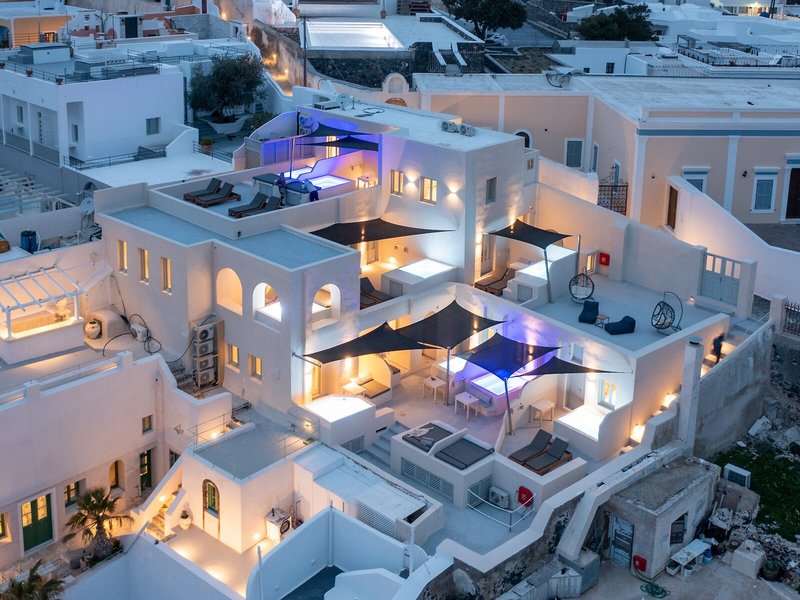 Caldera Cliff Illusion Suites 4