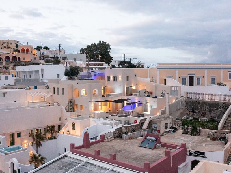 Caldera Cliff Illusion Suites 5