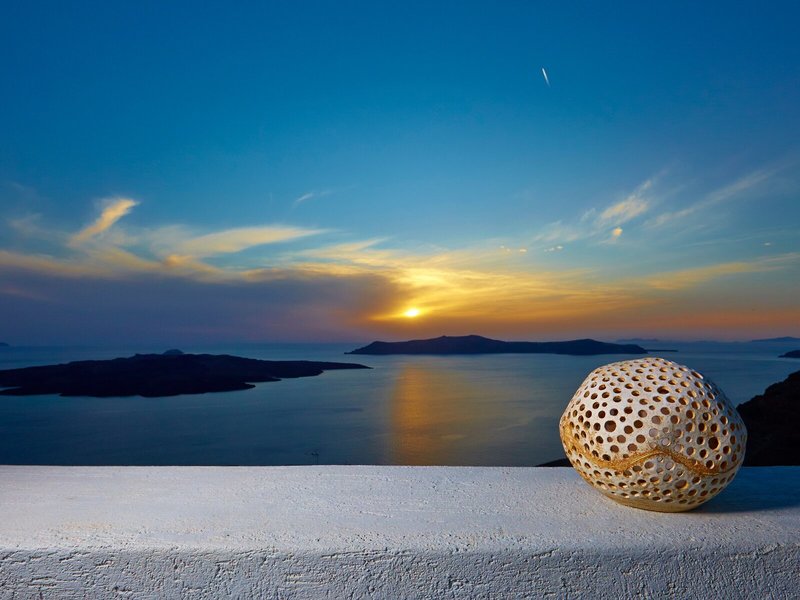 Caldera Cliff Illusion Suites 8