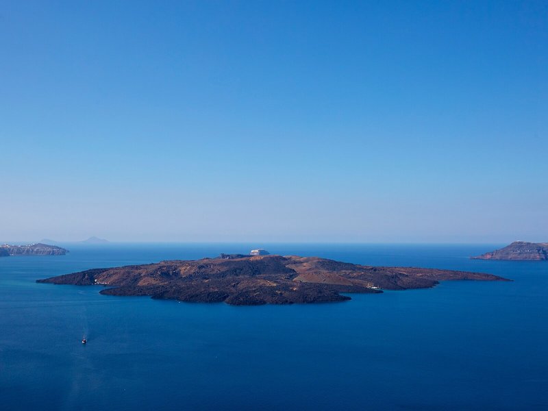 Caldera Cliff Illusion Suites 9