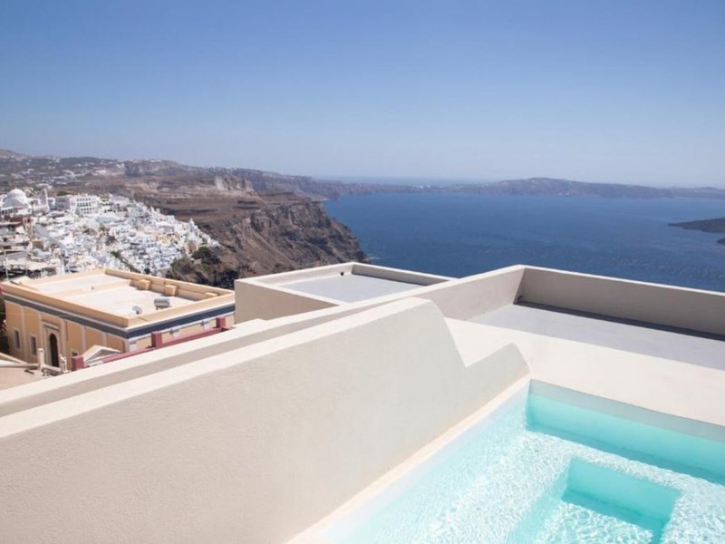 Caldera Cliff Illusion Suites 11