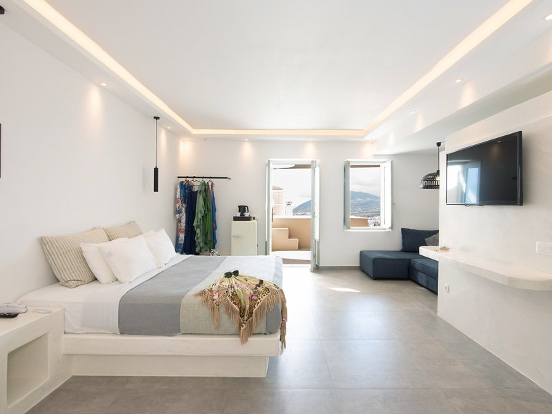 Caldera Cliff Illusion Suites 16