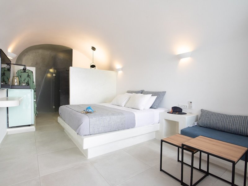 Caldera Cliff Illusion Suites 17