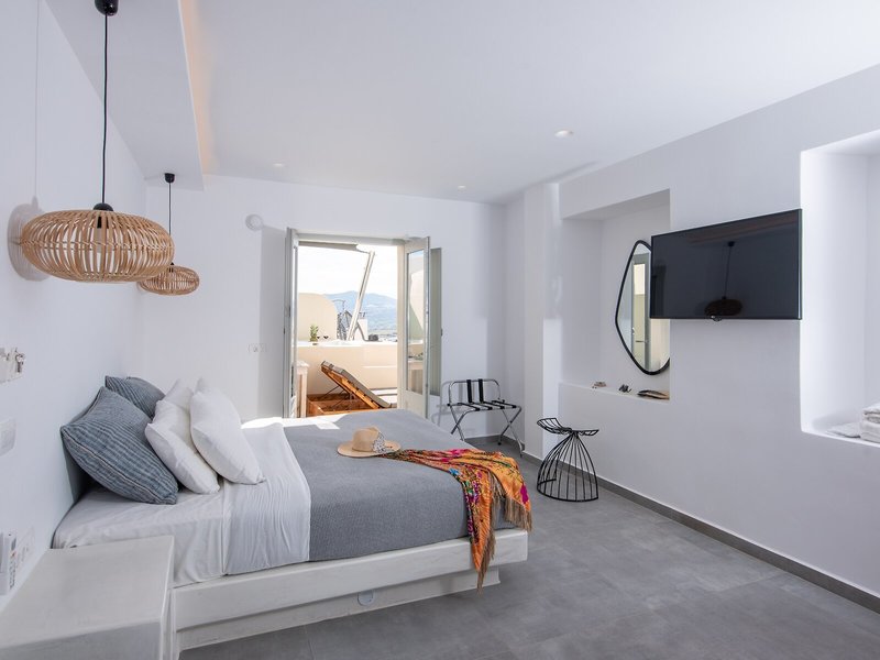 Caldera Cliff Illusion Suites 19