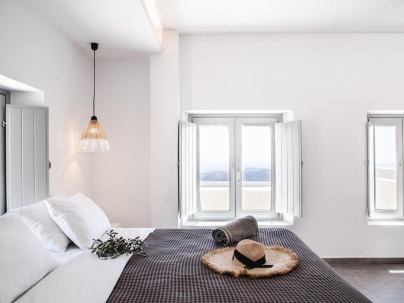 Caldera Cliff Illusion Suites 21