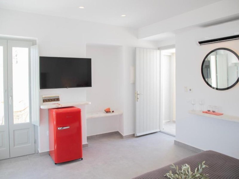 Caldera Cliff Illusion Suites 22