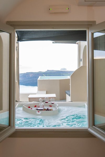 Caldera Cliff Illusion Suites 24