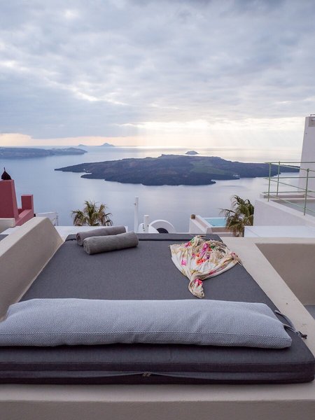 Caldera Cliff Illusion Suites 25