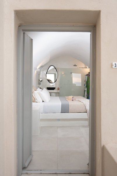 Caldera Cliff Illusion Suites 26