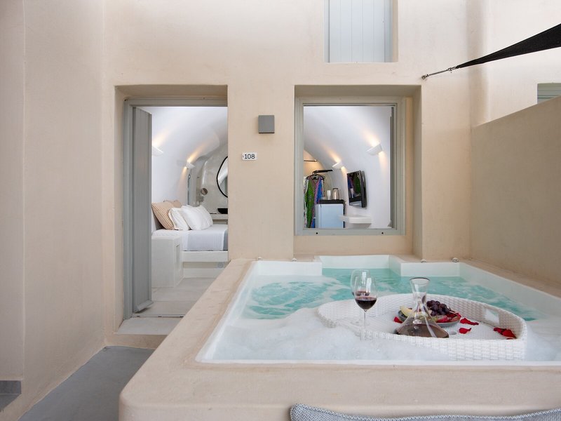 Caldera Cliff Illusion Suites 27
