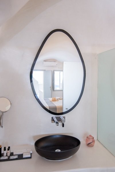 Caldera Cliff Illusion Suites 29