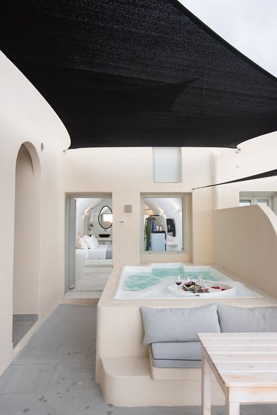 Caldera Cliff Illusion Suites 31