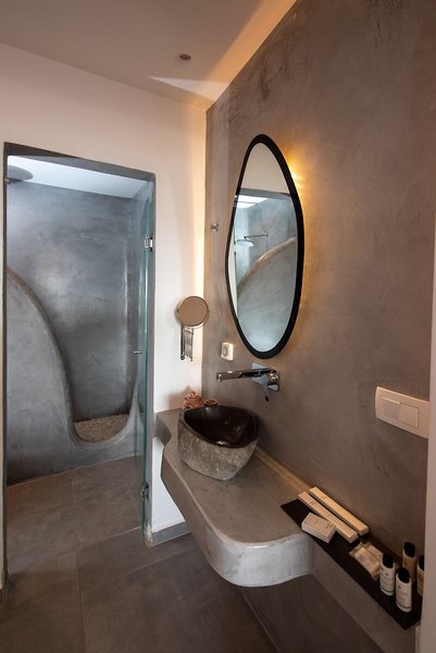 Caldera Cliff Illusion Suites 32