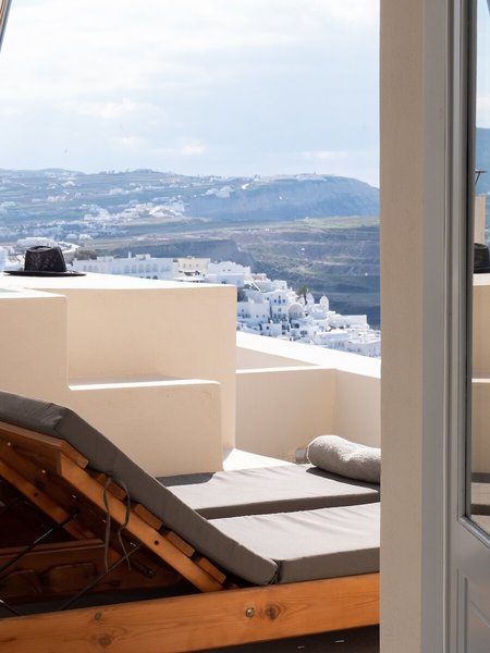 Caldera Cliff Illusion Suites 34