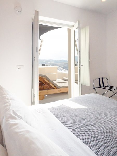 Caldera Cliff Illusion Suites 36