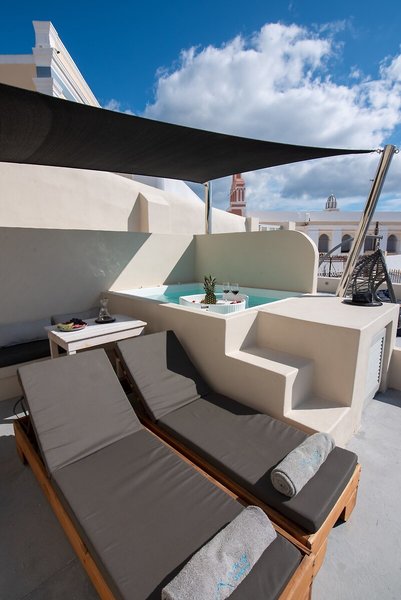 Caldera Cliff Illusion Suites 37